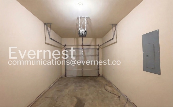 Building Photo - 6288 Rainbow Row