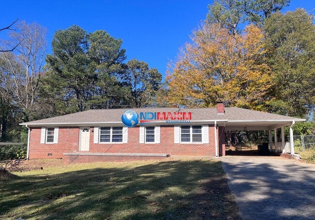 Primary Photo - Cozy ranch home in Austell