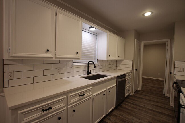Building Photo - Coming Soon!  Remodeled 3 Bedroom 2 Bath! Large Yard!