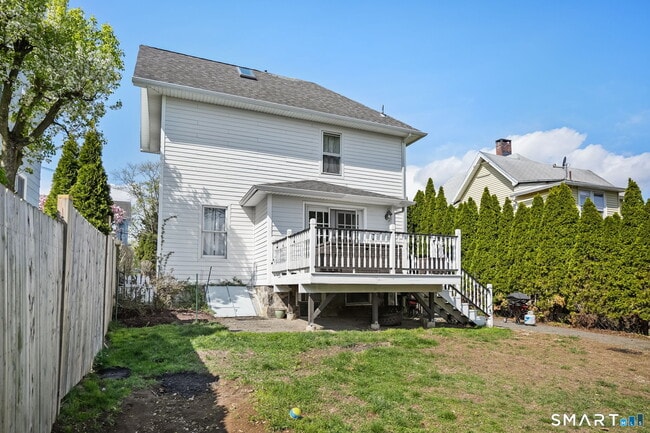 Building Photo - 8 Quintard Ave