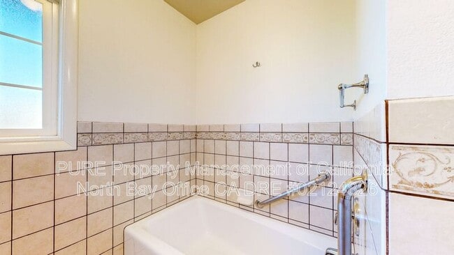 Building Photo - 1827 Creekside Rd