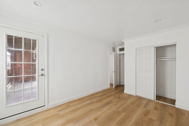 Building Photo - 1008 N Stanley Ave