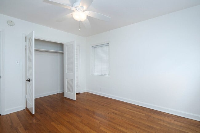 Building Photo - *OPEN HOUSE: 9/21 10-11AM* 2BD/1BA in La J...