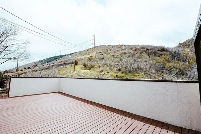 Building Photo - LUX 3BD, 3BA Foothills Home Only 5 Minutes...