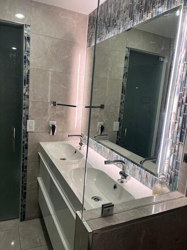 Building Photo - 6920 Fillmore St