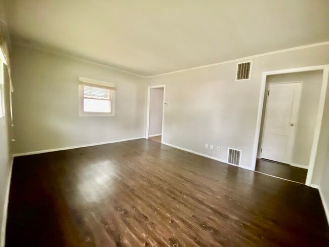 Building Photo - 212 Hilbish Ave