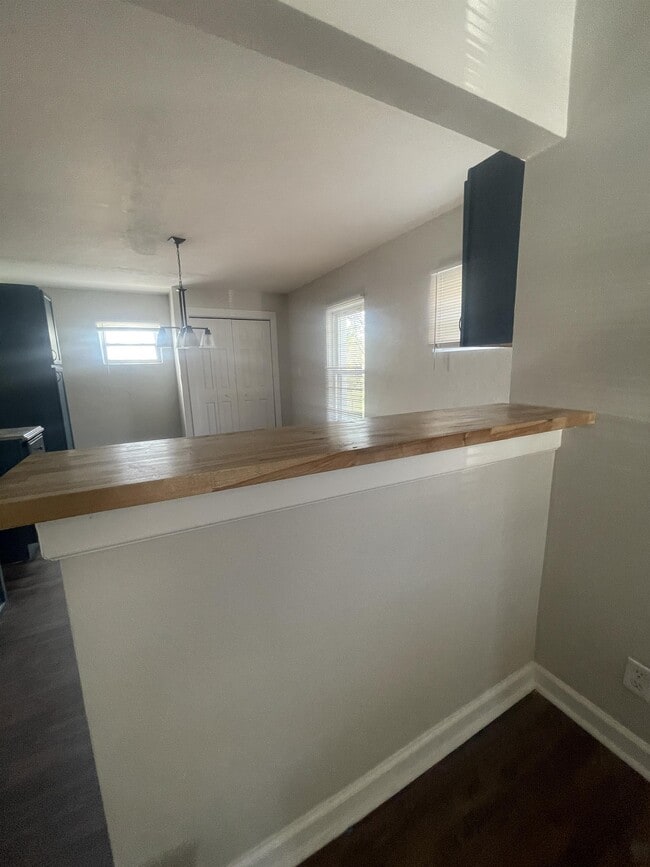 Building Photo - 2644 Foltz St