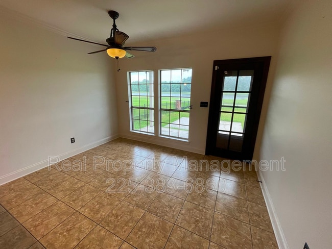 Building Photo - 917 Fairwinds Ave