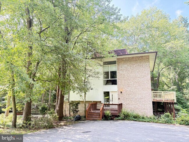 Building Photo - 10612 Crossing Creek Rd
