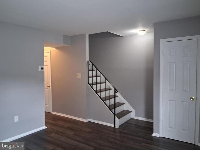 Building Photo - 929 Topview Dr