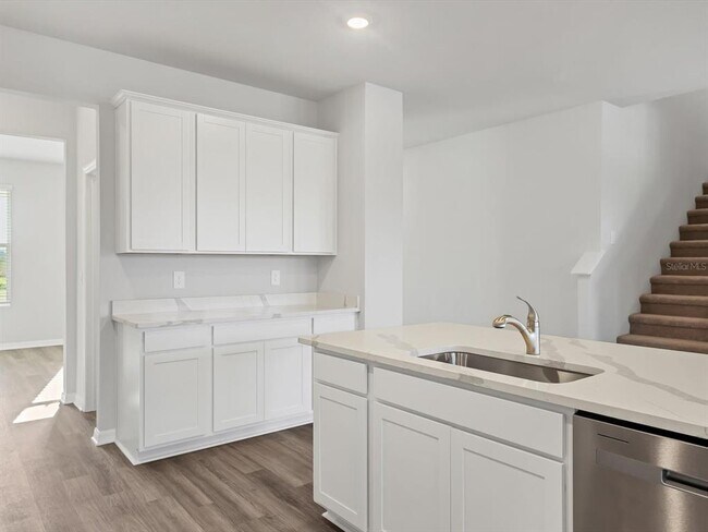 Building Photo - 12044 Kingsley Trl