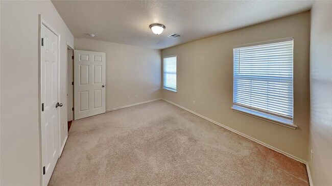 Building Photo - 21886 Pioneer Cir
