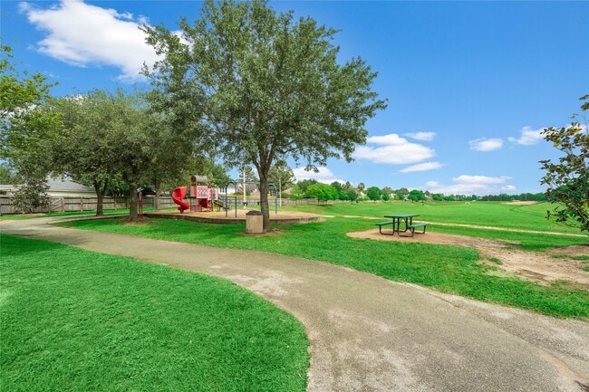 Building Photo - 18703 Evergreen Falls Dr