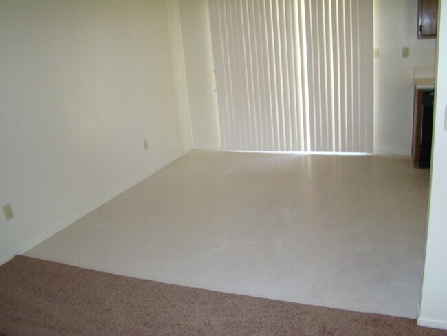 Building Photo - 15554 Bear Valley Rd