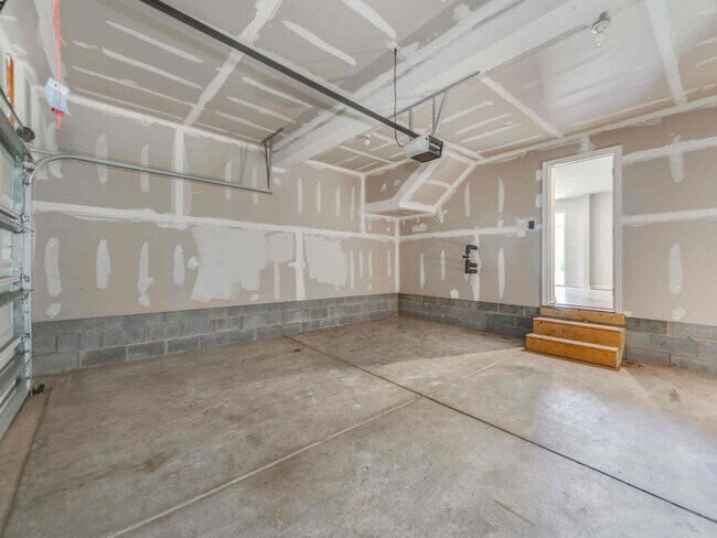 Building Photo - 10756 Overlook Mountain Dr