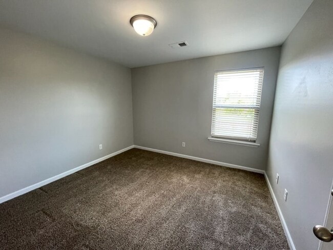 Building Photo - Bethel Park Subdivision! Four Bedrooms!