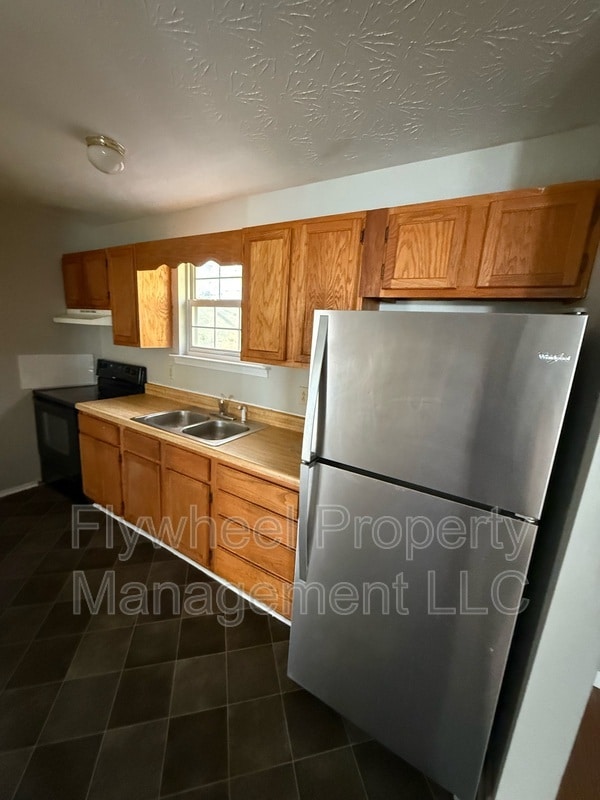 Building Photo - 132 N Poole St