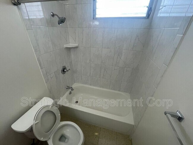 Building Photo - 1735 Young St