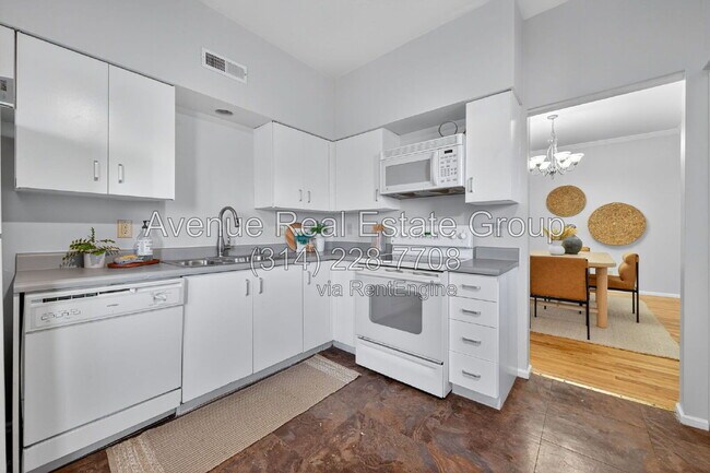 Building Photo - 5559 Pershing Ave