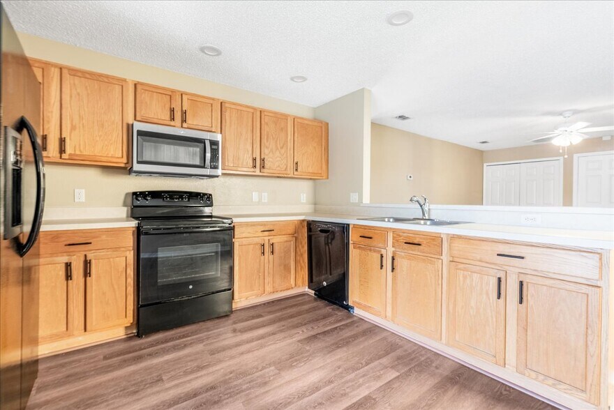 Building Photo - 233 Southbridge Cir