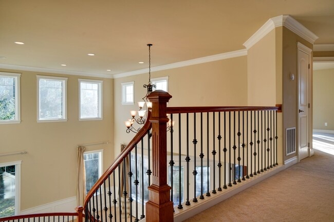 Building Photo - Kent Easthill 2 Story
