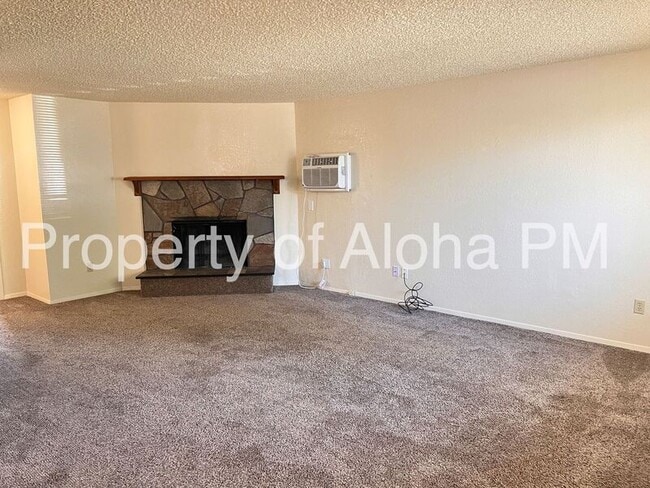 Building Photo - 10490 W Seneca Dr