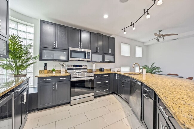 Building Photo - 873 S Atlantic Ave