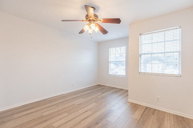 Building Photo - 228 Sophia Cir