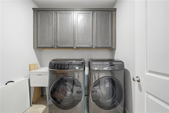 Building Photo - 7040 Ansley Pk Wy