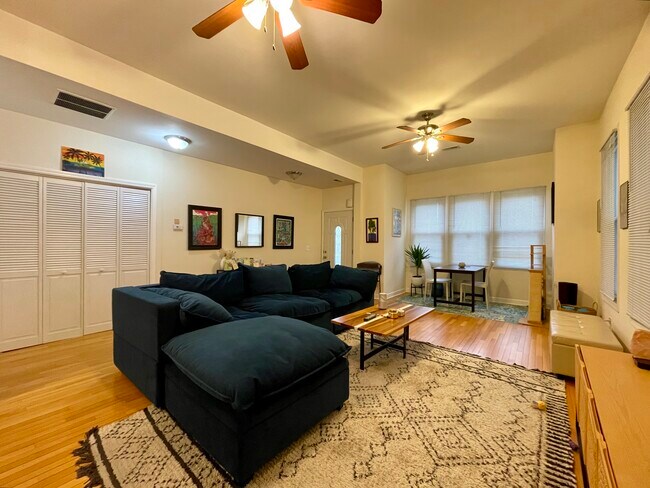 Building Photo - 2620 W Armitage Ave