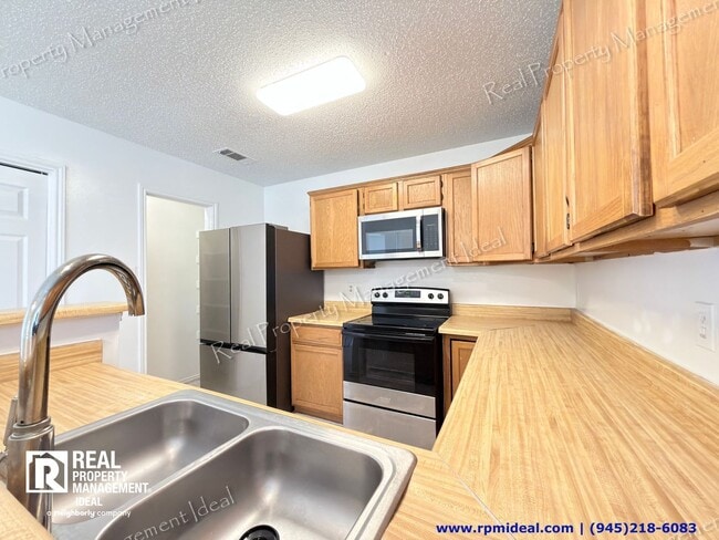 Building Photo - 1801 Quail Run Dr