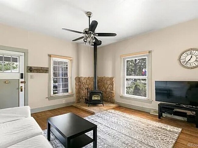 Building Photo - Charming 2 Bed 2 Bath house with Basement flex room in the heart of Englewood!