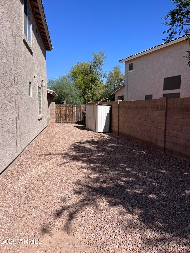 Building Photo - 2610 S Moccasin Trail