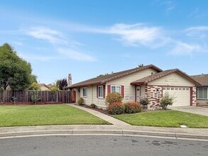 Building Photo - 5935 Woodbine Pl