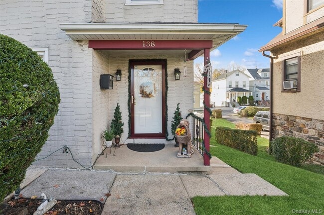 Building Photo - 138 Colonial Pl