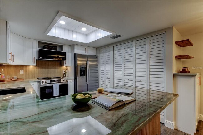Building Photo - 2673 Sabal Springs Cir