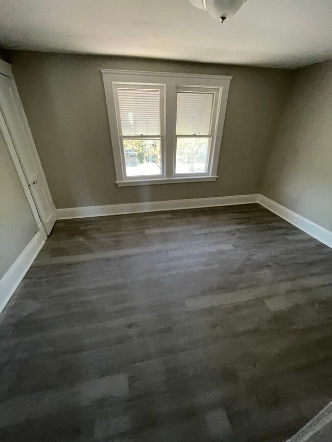 Building Photo - Section 8 & Eden Accepted! Ready to lease ...