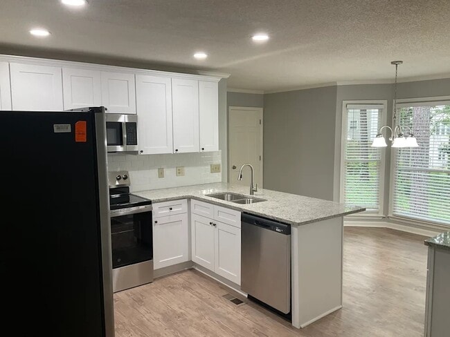 Building Photo - 5551 Fallsbrook Trce