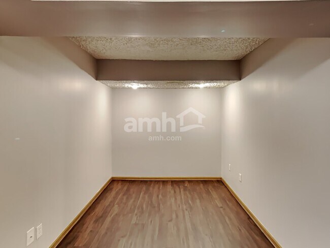 Building Photo - 1608 Bridle Post Drive Unit 10A
