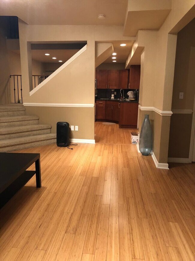 Building Photo - 2 Bedroom House for Rent Available 6/1/22 in South Side!