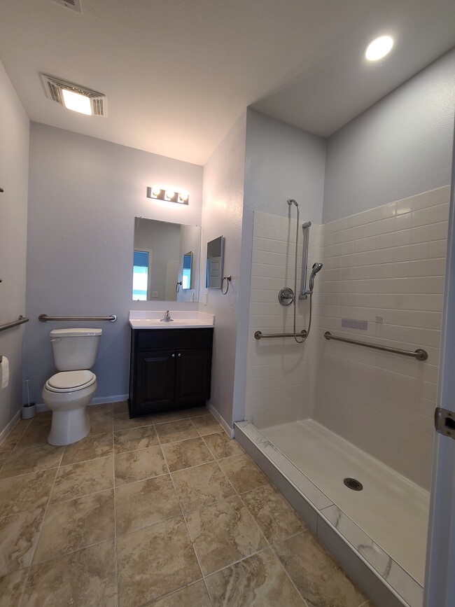 Building Photo - 3151 Roe Dr