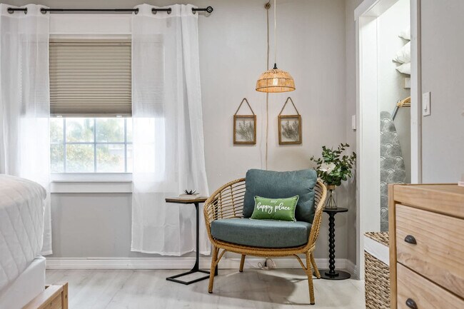 Building Photo - 366 W Osceola Ln