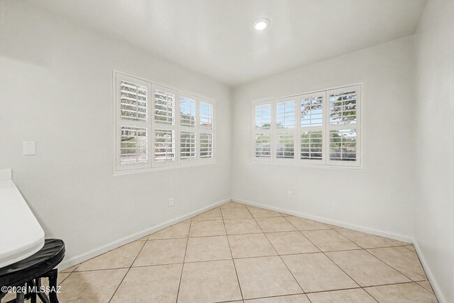 Building Photo - 5555 N Cres Ridge Dr