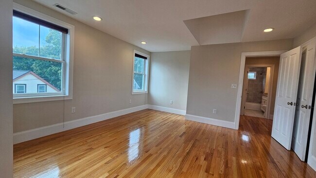 Building Photo - 43 Hammond St