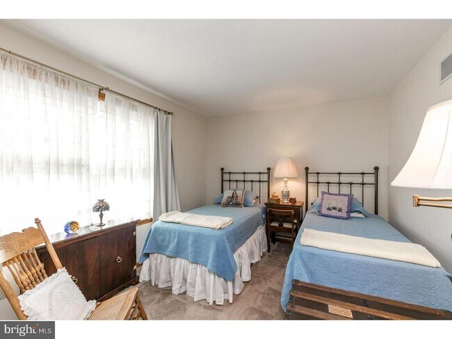Building Photo - 202 Nelis Ct
