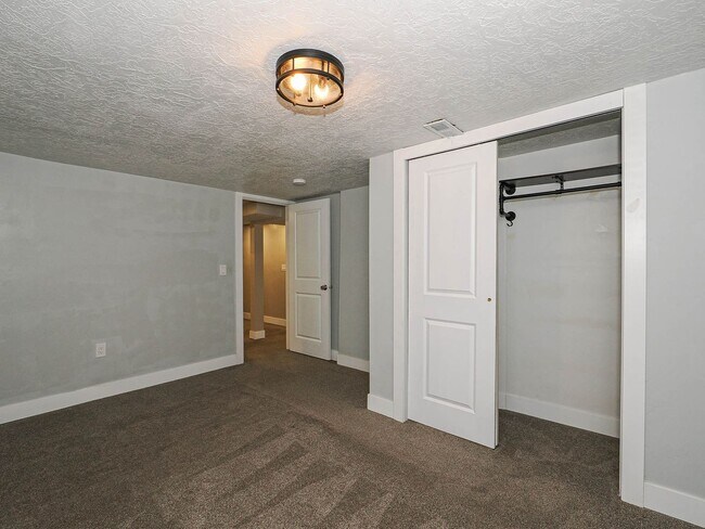 Building Photo - 5 Bedroom, 2.5 Bathrooms Home