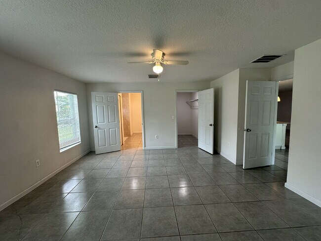 Building Photo - Charming 4-Bedroom Home with Granite Count...