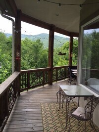 Building Photo - 370 Country Club Dr
