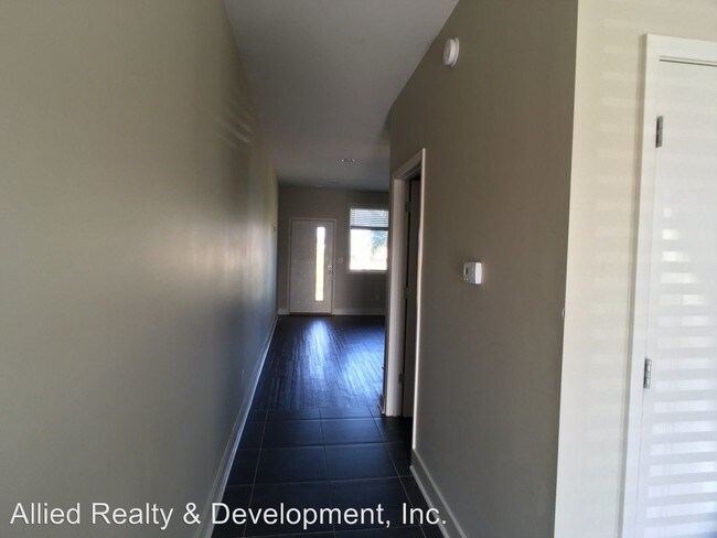 Building Photo - 1525-1585 Forest Lake Dr