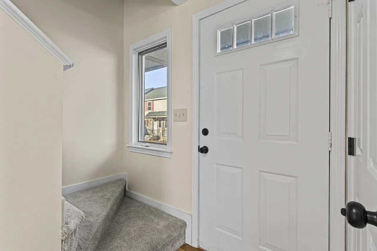 Entryway - 162 Beach St